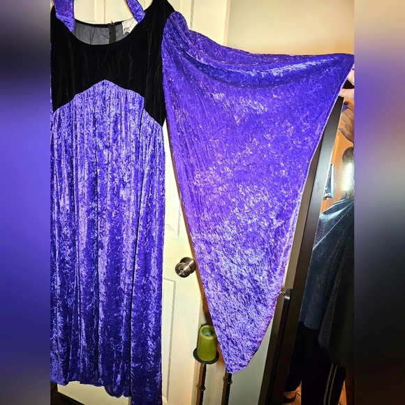 Evil queen costume size 24-26, 2X - Picture 9 of 13